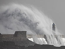 Трое туристов погибли во время шторма на Канарах