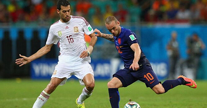 Снейдер о Бускетсе: «Настоящий плакса, противно. Когда Мотта ударил его в 2010-м, Серджи катался по полю, подглядывая, не получил ли Тиаго красную карточку, а затем встал – все в порядке»