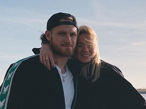 Возлюбленная бывшего мужа Пелагеи показала новые романтичные фото с хоккеистом