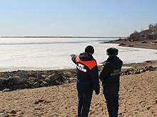 Автомобиль с водителем ушел под лёд в Комсомольском районе