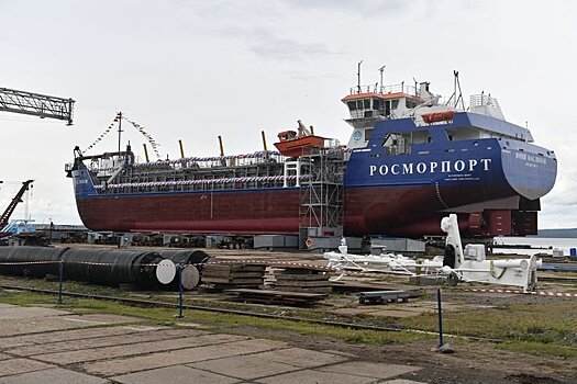 В Петрозаводске спустили на воду новое дноуглубительное судно