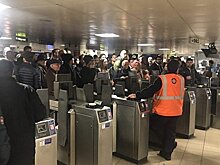 В Лондоне более 15 человек пострадали при стрельбе в метро