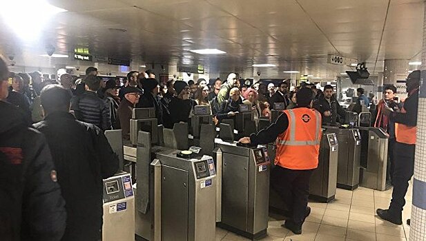 В Лондоне более 15 человек пострадали при стрельбе в метро