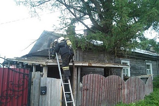 В Тверской области в заброшенном доме во время пожара погиб мужчина