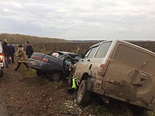 Лоб в лоб: на трассе в Башкирии столкнулись отечественные джип и легковушка