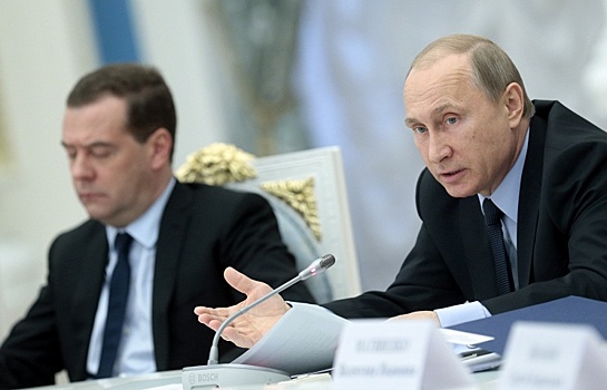 Путин поручил Медведеву снизить смертность