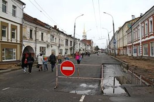 В центре Рыбинска упала опора троллейбусных линий