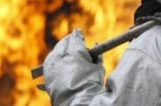 «Пожар очень серьезный»: жилой дом горит во Владивостоке