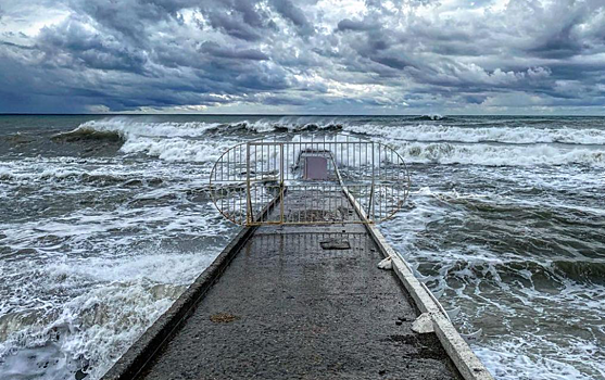 Туристов в Сочи предупредили о сильных штормах