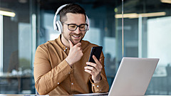 Карьерный рост без книг и лекций (ну почти): 5 подкастов, которые помогут