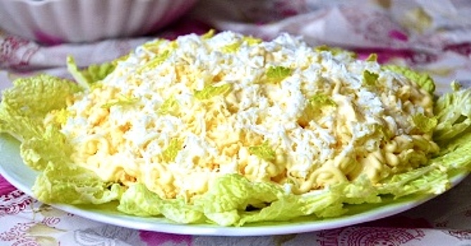 Витаминный салат из трёх ингредиентов за две минуты