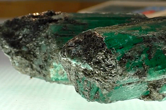 На Урале обнаружили два идентичных минерала