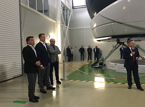 Губернатор Подмосковья сел за штурвал Airbus A‐320 в День города Домодедово