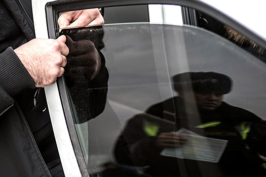 Машины с иностранными номерами начнут штрафовать за тонировку