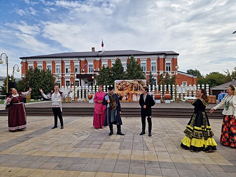 В Володарске открылась интерактивная выставка «Земля на зернышке стоит»