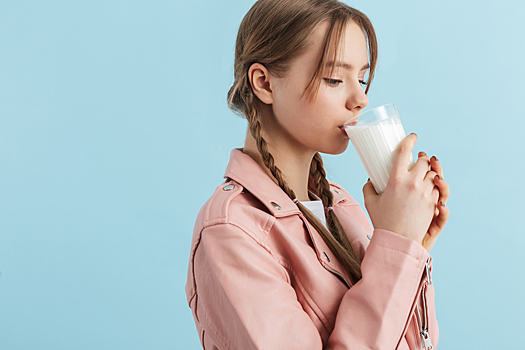 Почему не стоит пить молоко при похудении