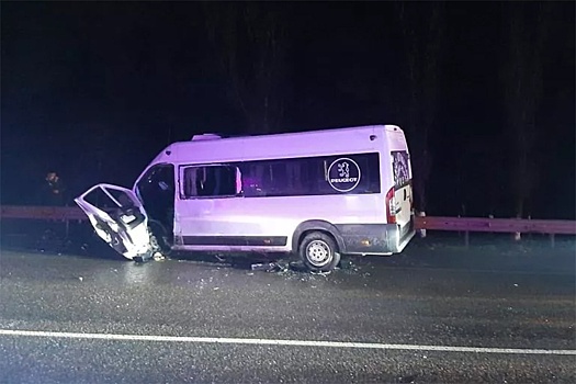 На Кубани семь человек пострадали в ДТП с пассажирским микроавтобусом