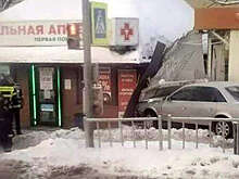 В Калининградской области автомобиль придавил женщину к стене аптеки