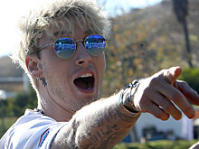 Охрана скрутила гостя открытого интервью рэпера Machine Gun Kelly