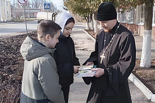 Прихожане пополнили библиофонды