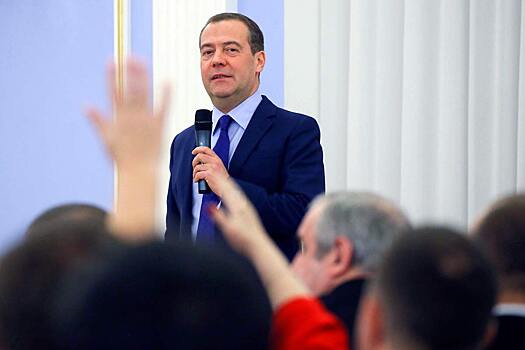 Медведев предлагает приватизировать остатки госсобственности, сегодня государству принадлежит 18% активов