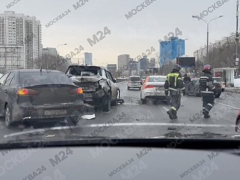 Полиция составила протоколы на водителя, устроившего ДТП с несколькими авто в Москве