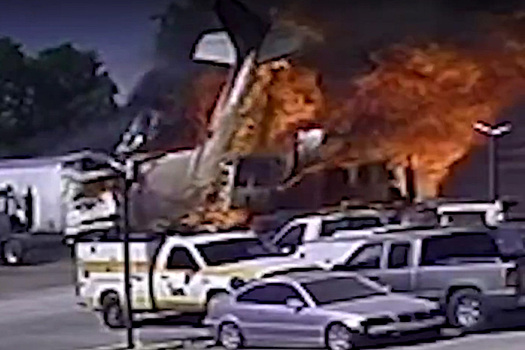 Огненный ад на парковке унес жизни двух человек: врезался самолет