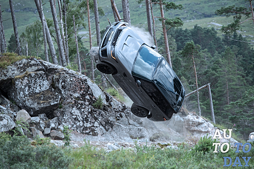 Range Rover Sport получил специальную версию в честь Джеймса Бонда