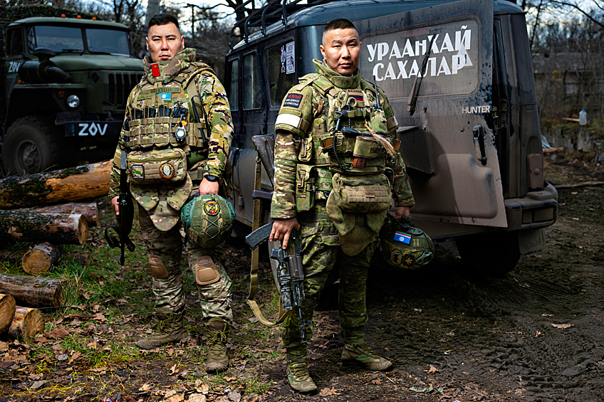 Бойцы из Якутии казачьего диверсионно-разведывательного батальона "Скиф" с позывными "Трифон" и "Кобра".            
