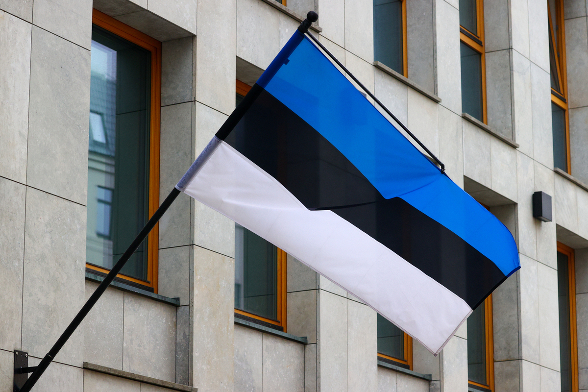 Эстония продолжает выдворять россиян под предлогом «угрозы безопасности»