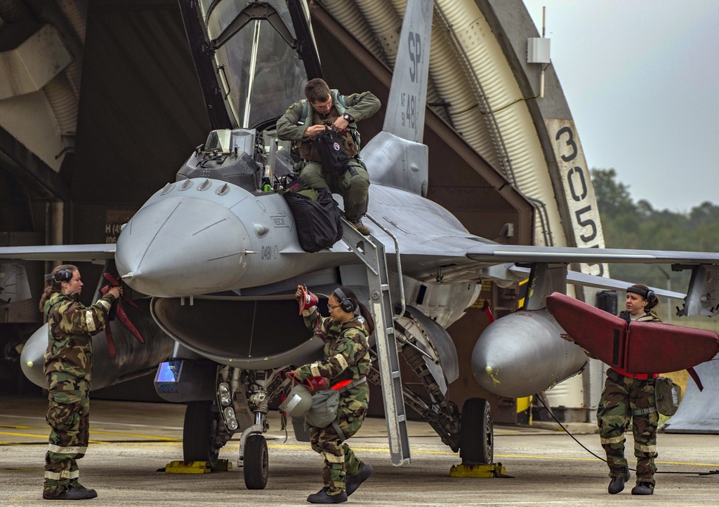 Значительный прогресс: в США высказались о передаче F-16 Киеву