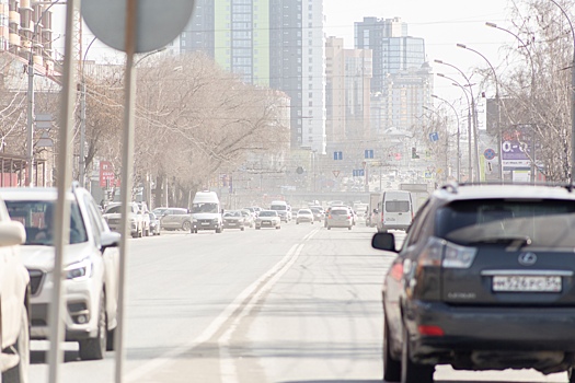 Мэрия Новосибирска на 30% увеличила количество подметальной и поливочной техники для уборки улиц