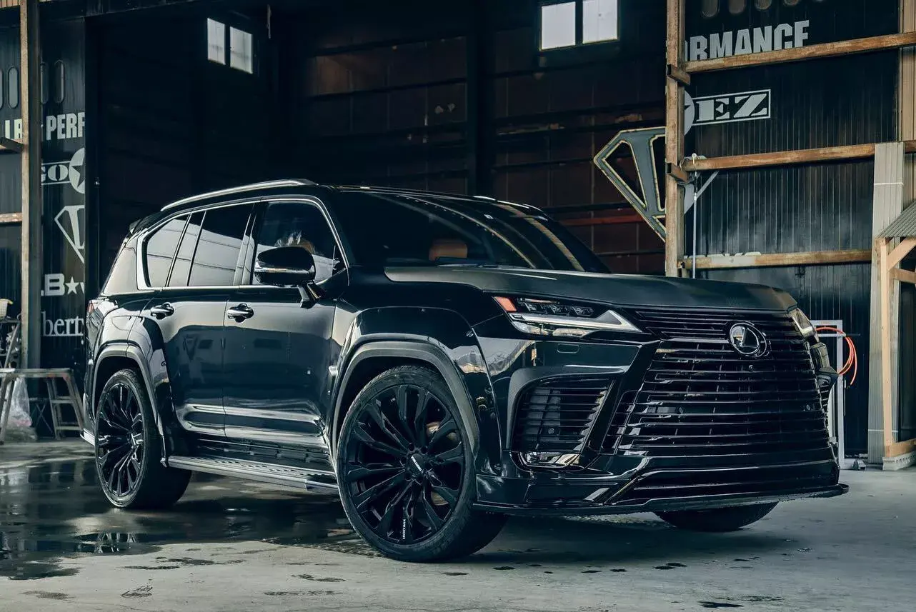 Liberty Walk показал тюнинг нового Lexus LX