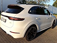 Видео: Porsche Cayenne Turbo разогнали до 333 километров в час