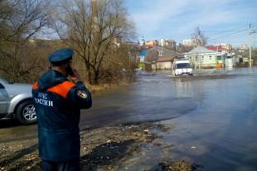 В Курской области река Тускарь затопила посёлок