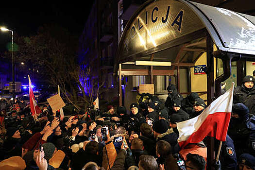 Партия "Право и справедливость" устроило антиправительственную акцию в Варшаве