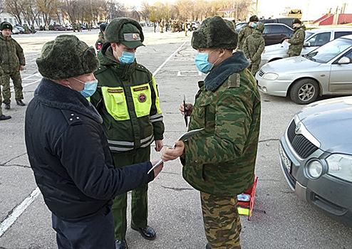 В Поволжье военные автоинспекторы проводят занятия с военнослужащими по эксплуатации автотранспорта в зимних условиях