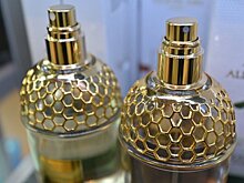 Запах женщины: Возраст девушки можно определить по ее духам