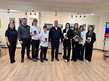 В Самарской области, в преддверии дня Конституции Российской Федерации, полицейские и  общественники вручили первые паспорта юным жителям области