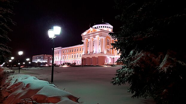 Итоги дня: победа ижевчанки на конкурсе «Студент года» и время зажжения огней на главной новогодней ёлке Ижевска