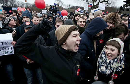 Закон о вовлечении несовершеннолетних в несогласованные митинги сравнили с ПДД