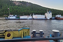 В Иркутской области исчез танкер, разливший нефть после столкновения