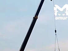 Mash: крановщик покатал друга на огромной качели в Приморье