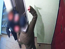 В Москве пьяный мужчина избил пожилую соседку за частые доставки