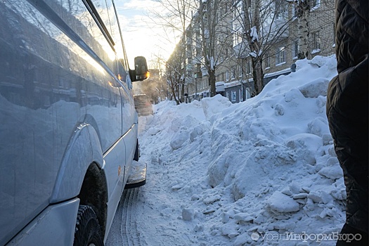 Мэр Орлов объехал заваленный снегом Екатеринбург