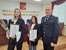 В Кирове полицейские поблагодарили работниц банка за помощь в предотвращении мошенничества, совершаемого в отношении жителя региона