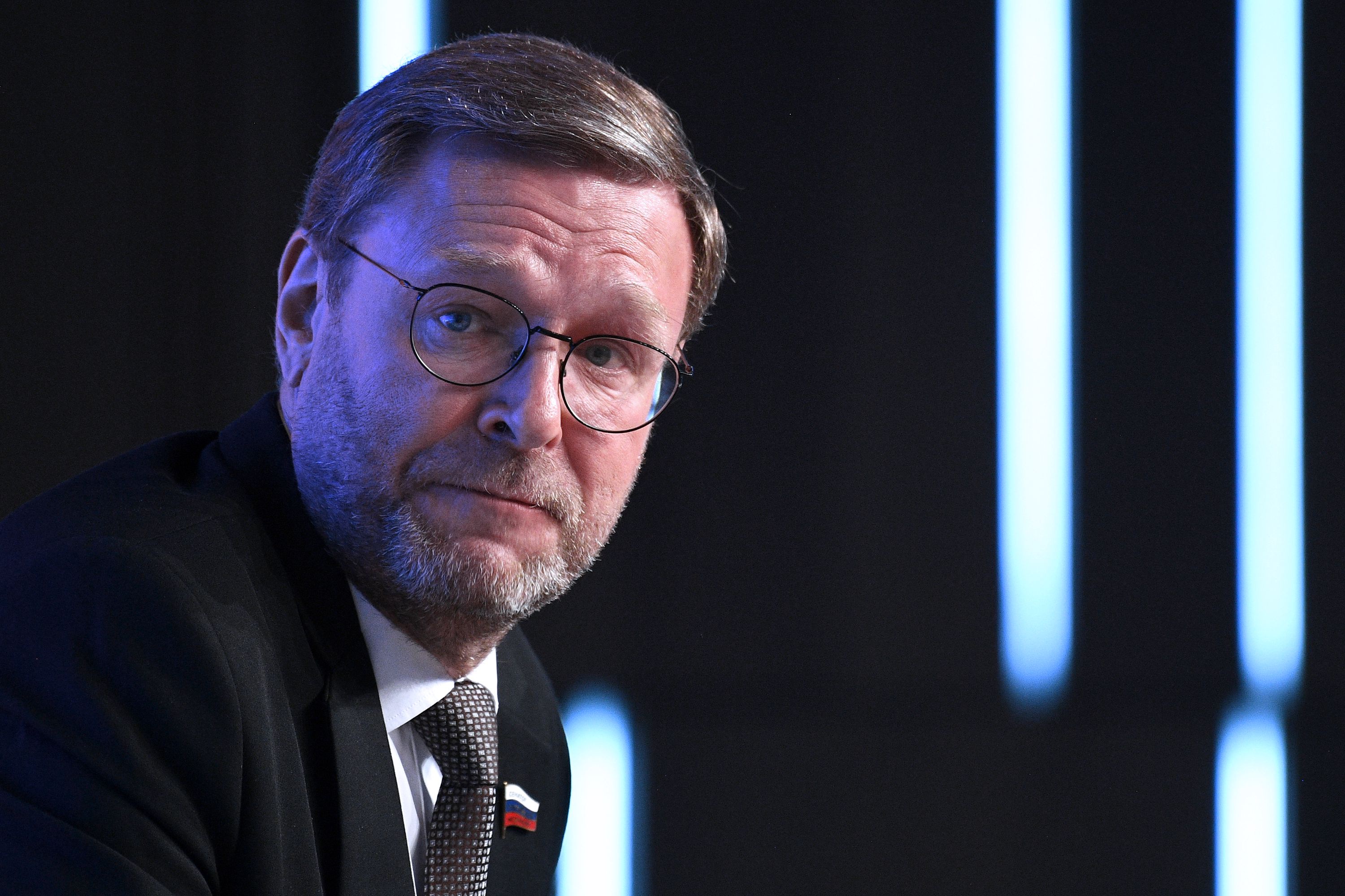 Косачев: Намеками о диалоге с Москвой Макрон хочет вызвать нервозность США