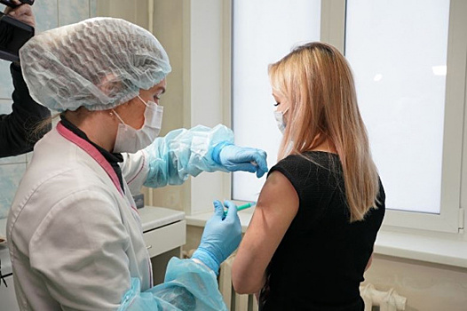 Более чем 400 жителей региона прошли вакцинацию от COVID-19 на дому