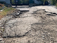 "Скорая не проедет": Саратовцы жалуются на "убитую" дорогу