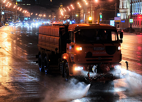 Власти Москвы объяснили мытье дорог в дождь